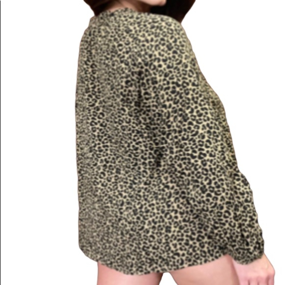 Old Navy Long Sleeved Leopard Print Woman’s Top Size Large - Picture 4 of 5